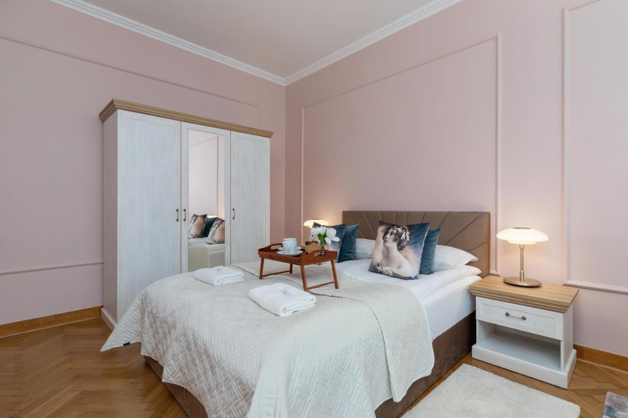 Luxurious & Unique Apartment Mickiewicza Cracow By Renters Prestige Krakau Exterior foto